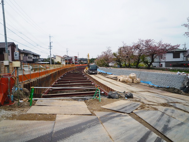 ���y�،���